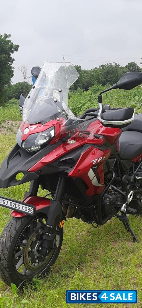 Red Benelli TRK 502 BS6