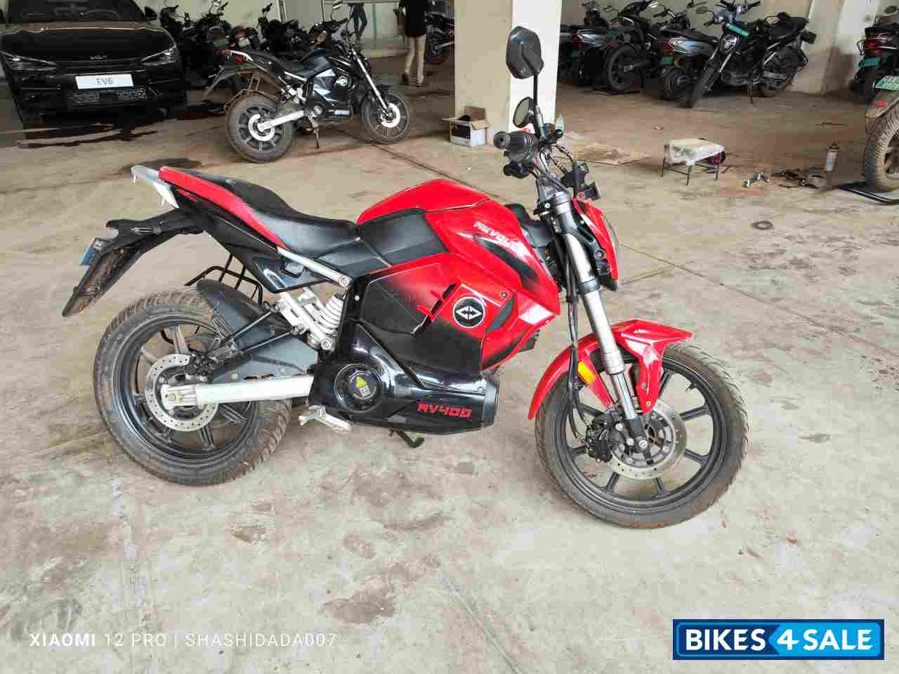 Revolt RV 400 Revolt RV 400