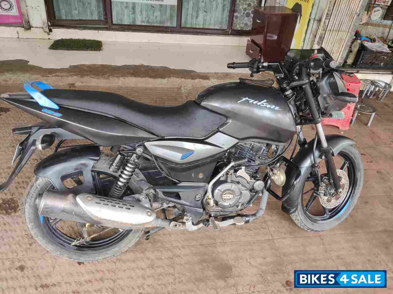 Charcoal Bajaj Pulsar 125 Charcoal Bajaj Pulsar 125