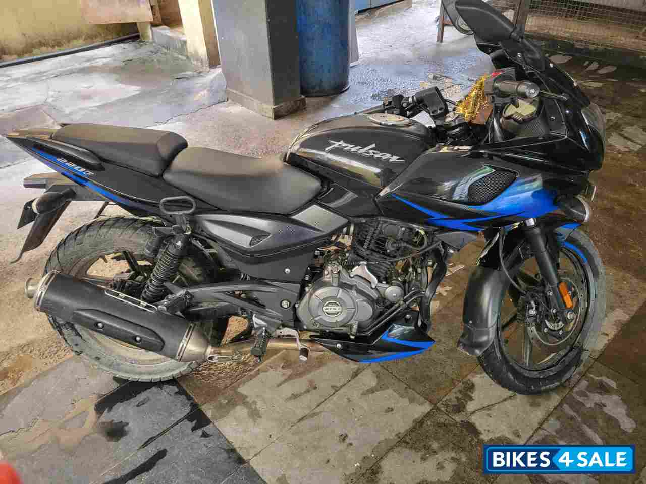 Bajaj Pulsar 220F BS6 Bajaj Pulsar 220F BS6