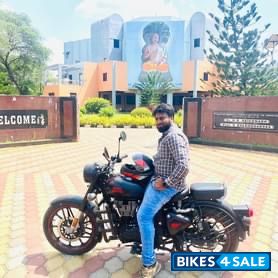 Stealth Black Royal Enfield Classic Stealth Black