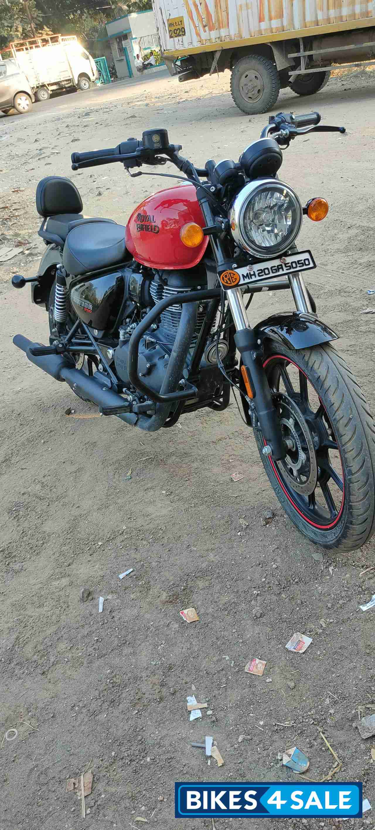 Red Royal Enfield Meteor 350 Fireball Red Royal Enfield Meteor 350 Fireball
