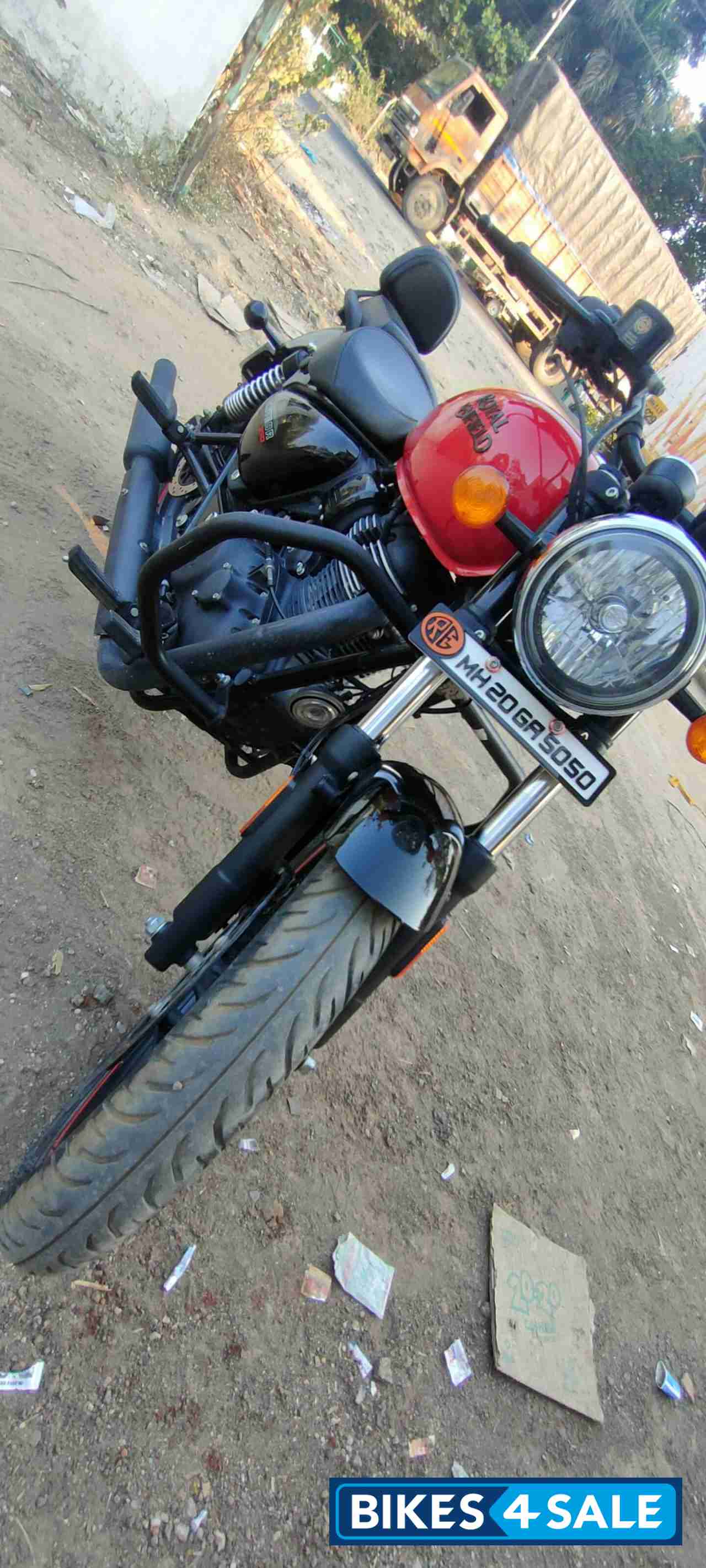 Red Royal Enfield Meteor 350 Fireball Red Royal Enfield Meteor 350 Fireball