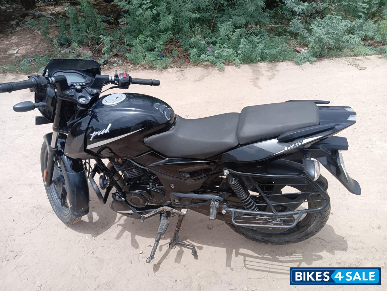 Bajaj Pulsar 125 Split Seat Bajaj Pulsar 125 Split Seat