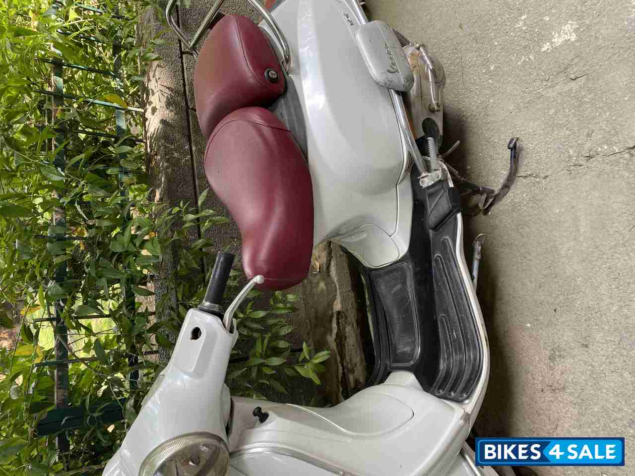 White Vespa Elegante 150