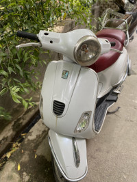 White Vespa Elegante 150