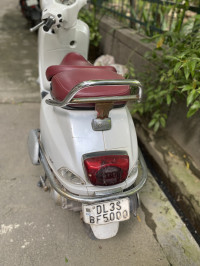 White Vespa Elegante 150