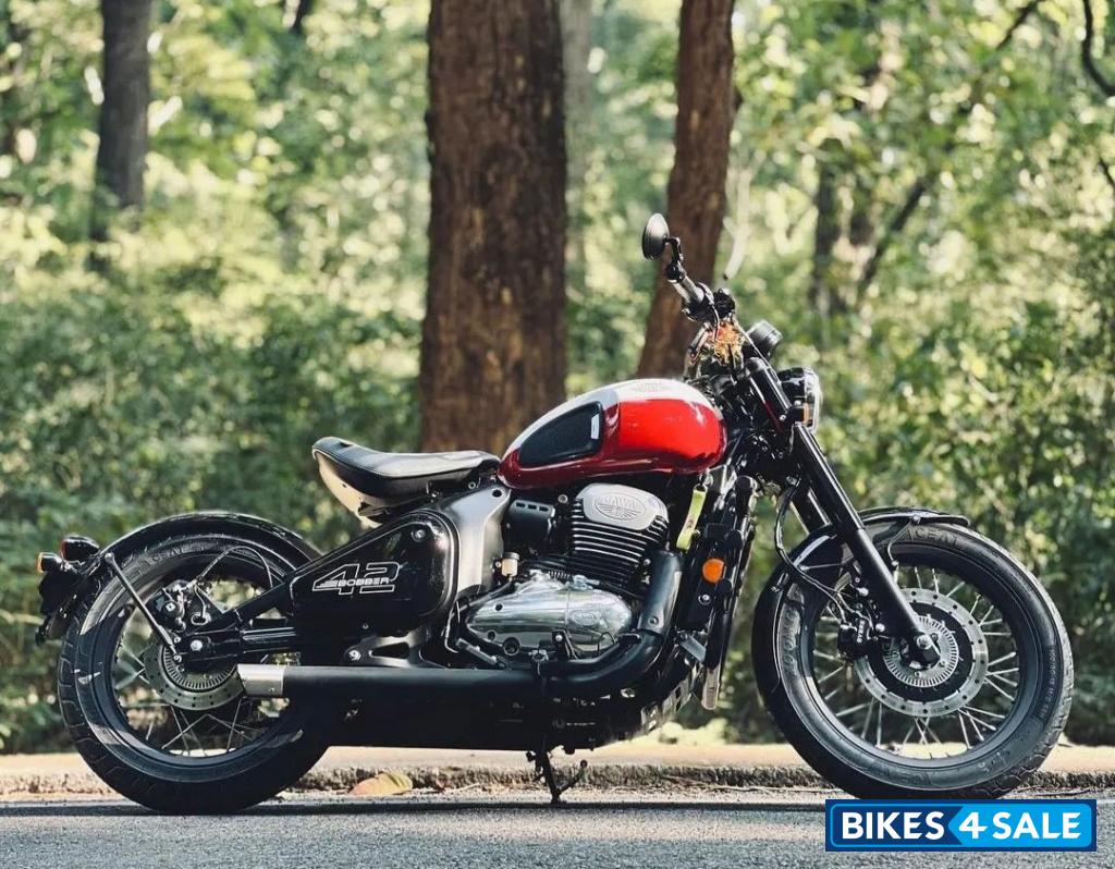 Jawa 42 Bobber Dual Channel ABS Jawa 42 Bobber Dual Channel ABS