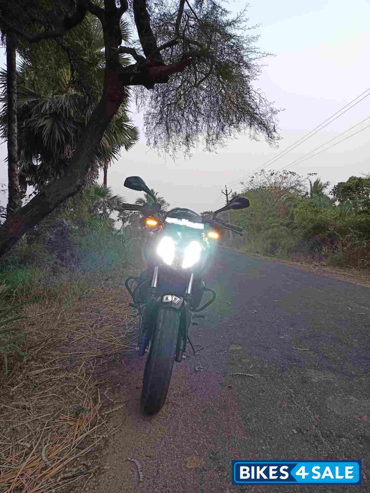 Graphite Matte Bajaj Dominar 400 Disc Graphite Matte Bajaj Dominar 400 Disc