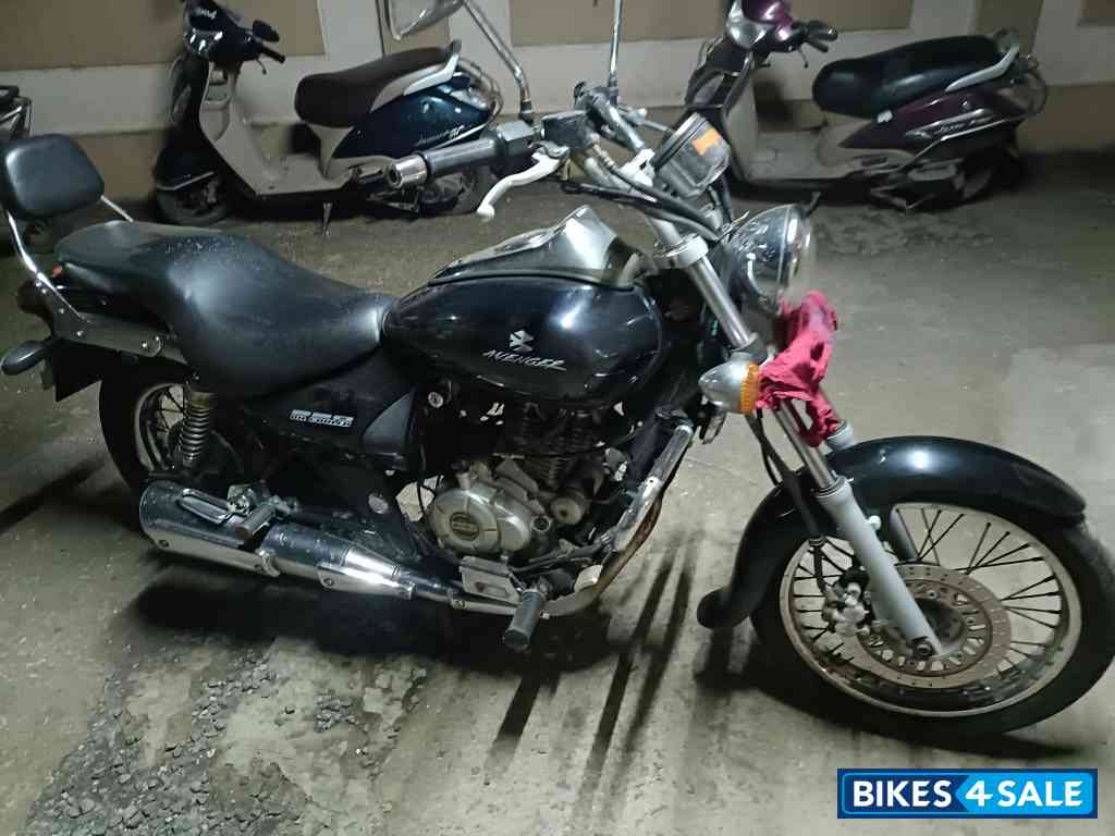 Black Bajaj Avenger 200 DTS-i Black Bajaj Avenger 200 DTS-i