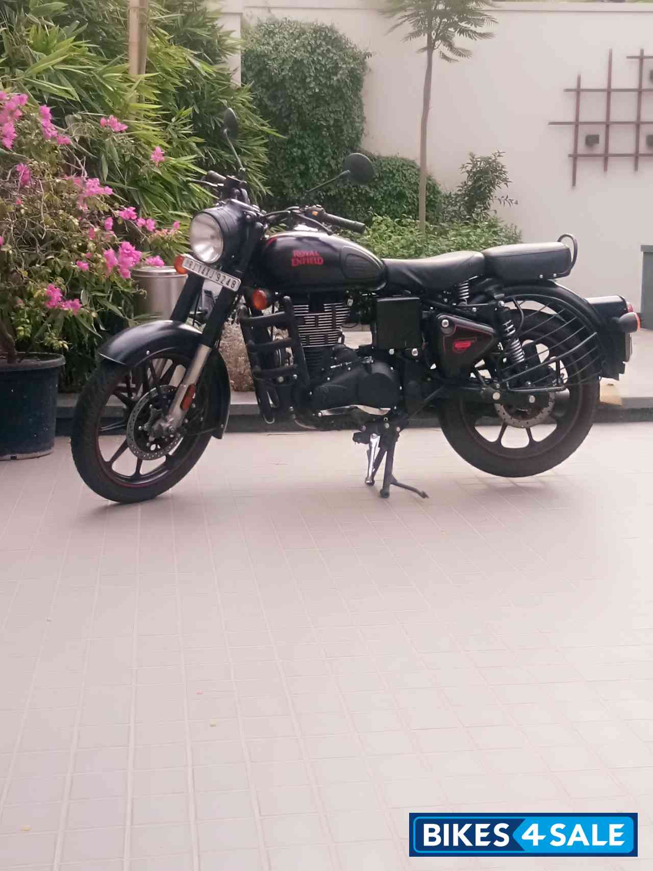 Royal Enfield Classic Stealth Black