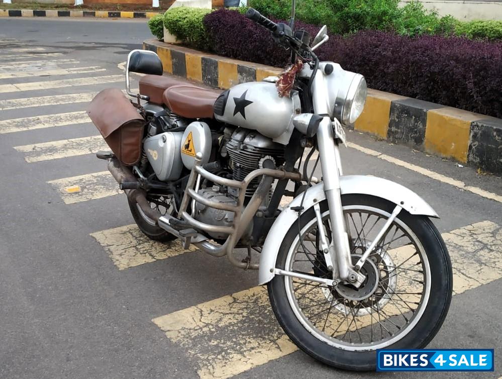 Silver Royal Enfield Classic 350 Silver Royal Enfield Classic 350