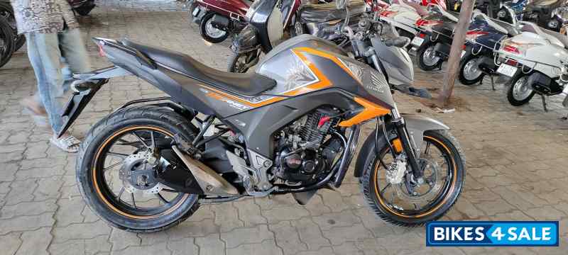 Honda CB Hornet 160R Honda CB Hornet 160R