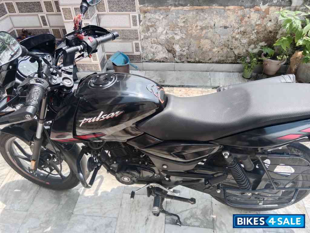 Bajaj Pulsar 125 Neon Disc Single Seat Bajaj Pulsar 125 Neon Disc Single Seat