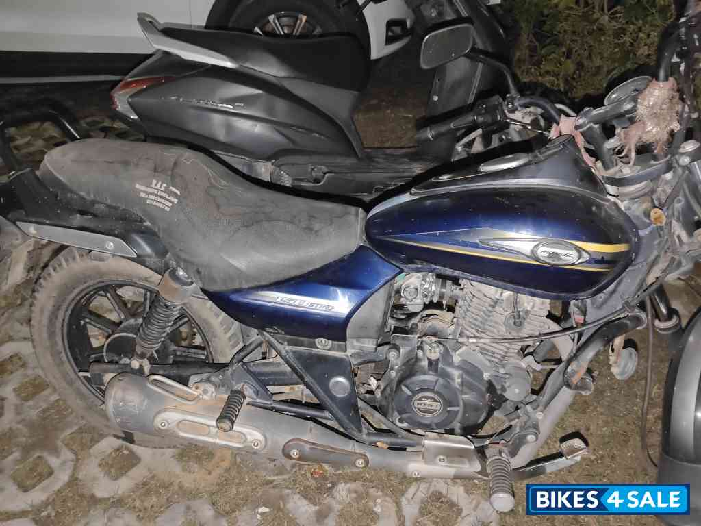 Blue Bajaj Avenger Street 150