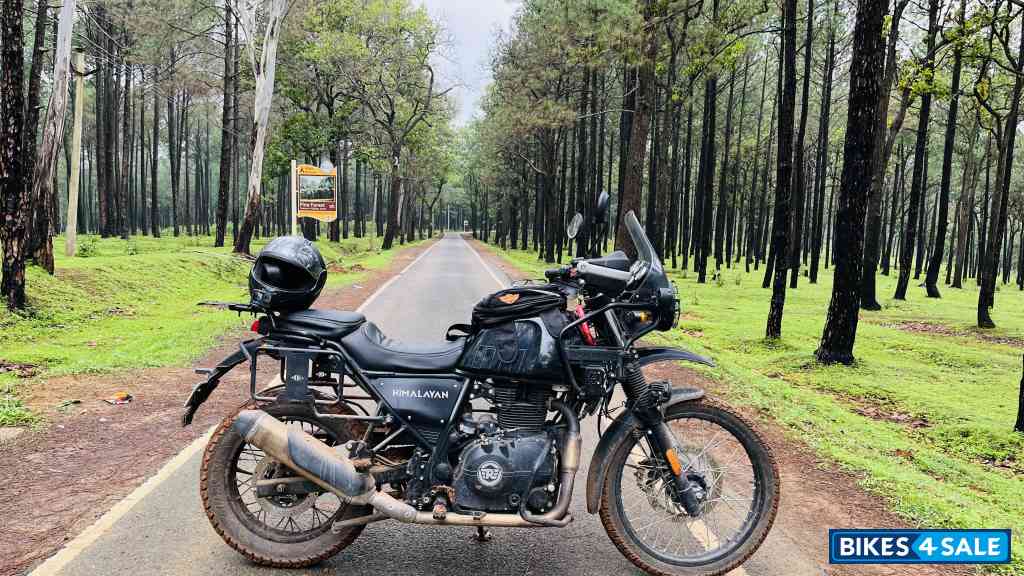 Granite Black Royal Enfield Himalayan BS VI Granite Black Royal Enfield Himalayan BS VI