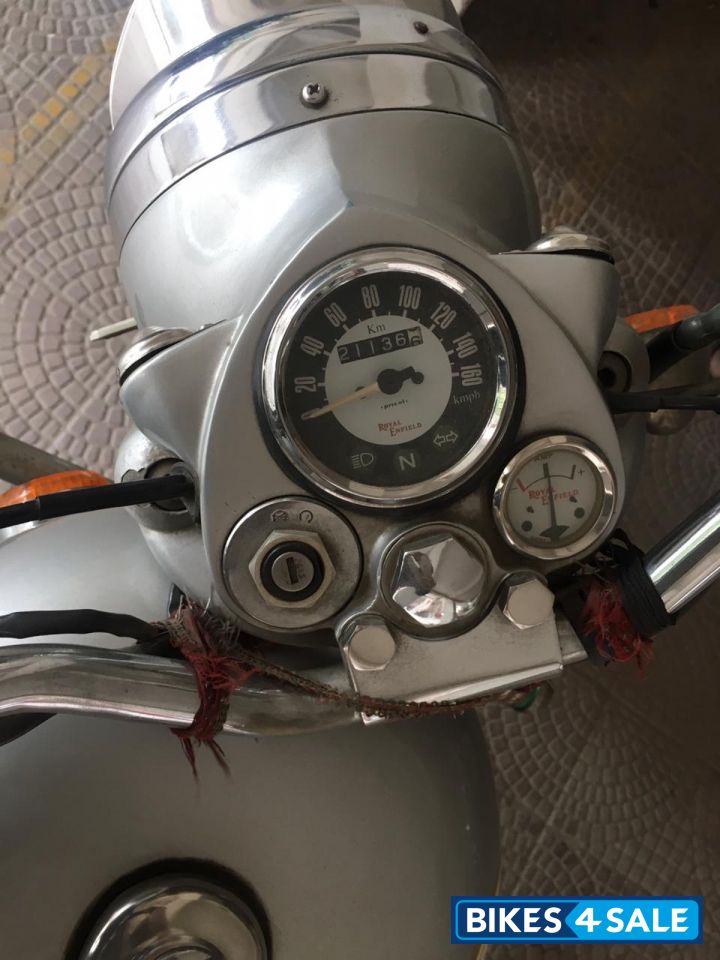 Silver Royal Enfield Classic 350 Silver Royal Enfield Classic 350