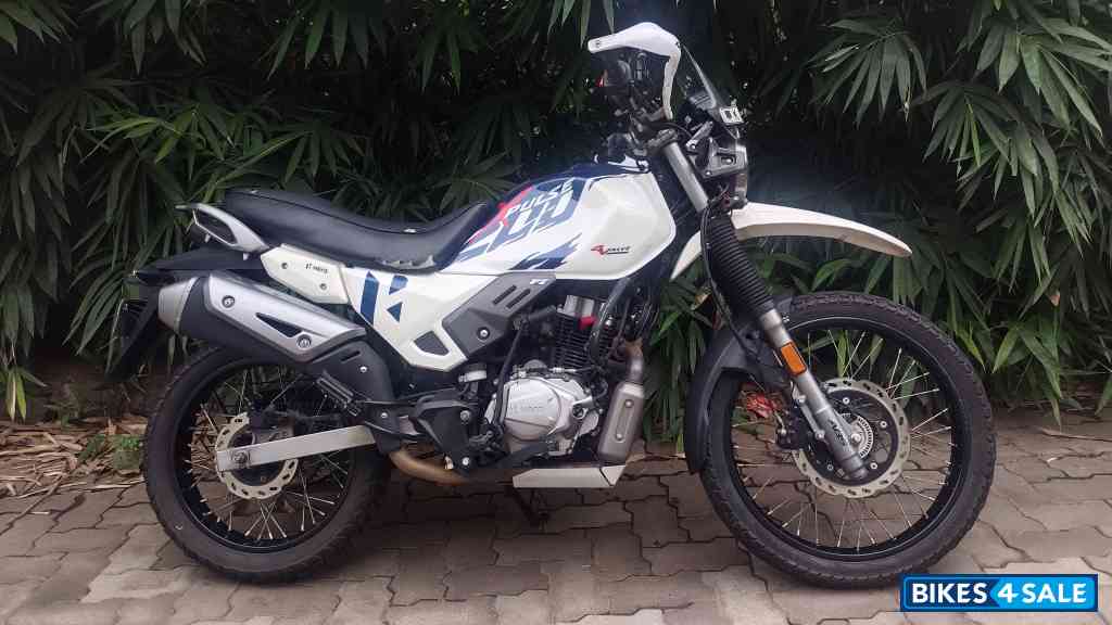 White Blue Hero Xpulse 200 4V Pro White Blue Hero Xpulse 200 4V Pro