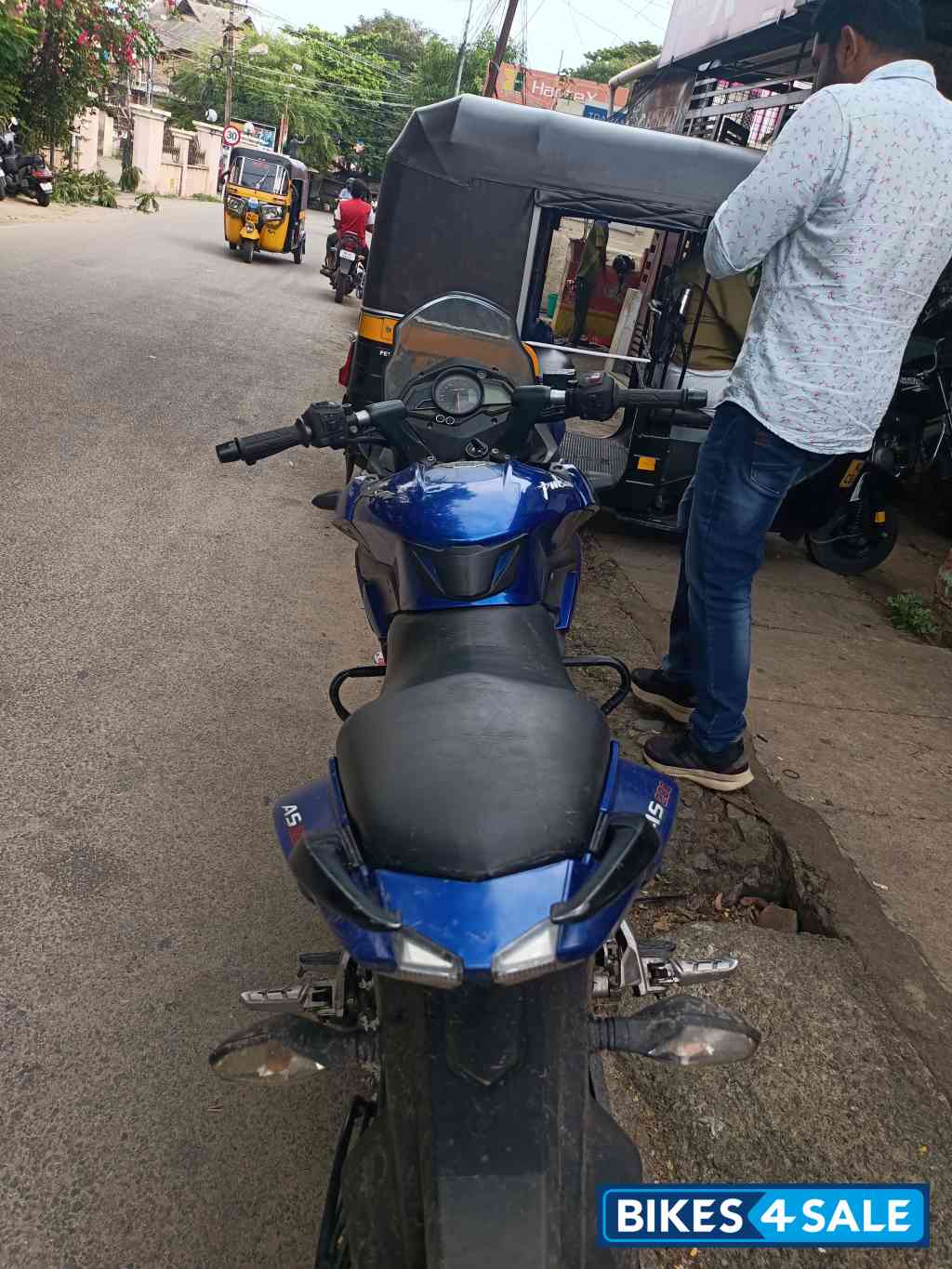 Blue Bajaj Pulsar AS 200 Blue Bajaj Pulsar AS 200