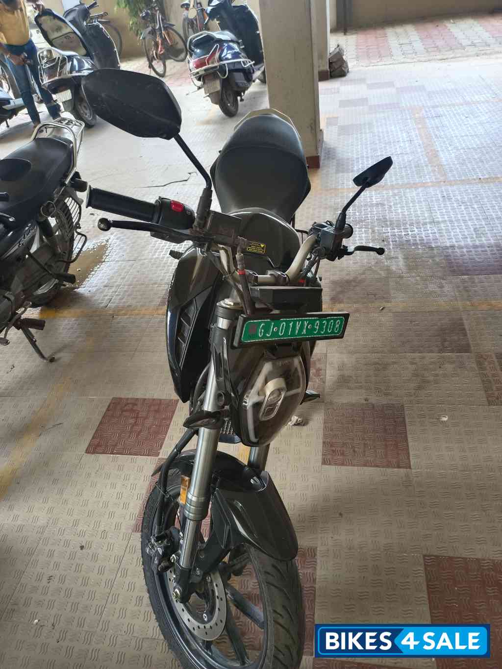 Black Revolt RV 400 Black Revolt RV 400