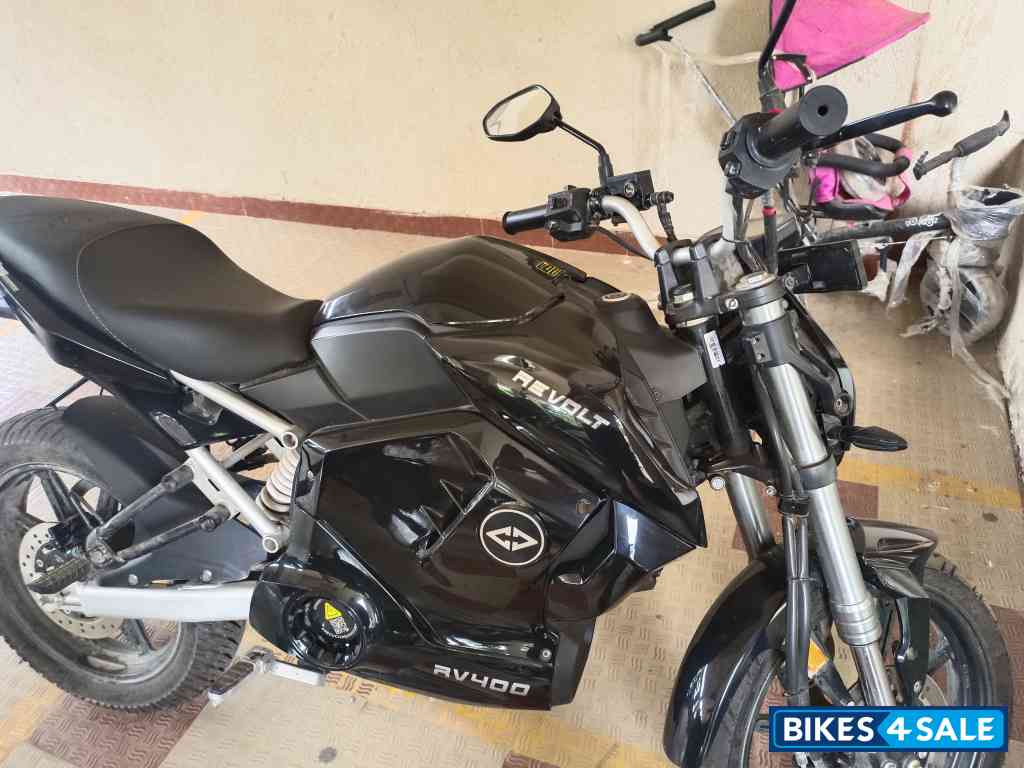 Black Revolt RV 400 Black Revolt RV 400