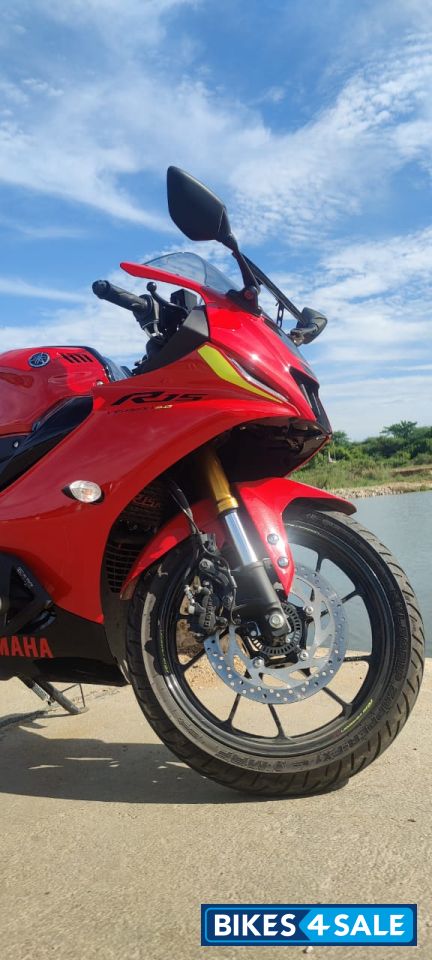 Red Yamaha R15 V4