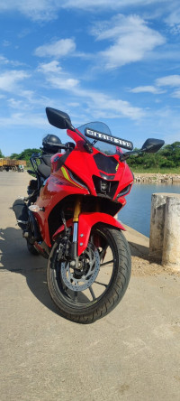 Red Yamaha R15 V4