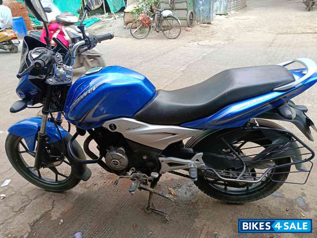 Blue Bajaj Discover 125 ST Blue Bajaj Discover 125 ST