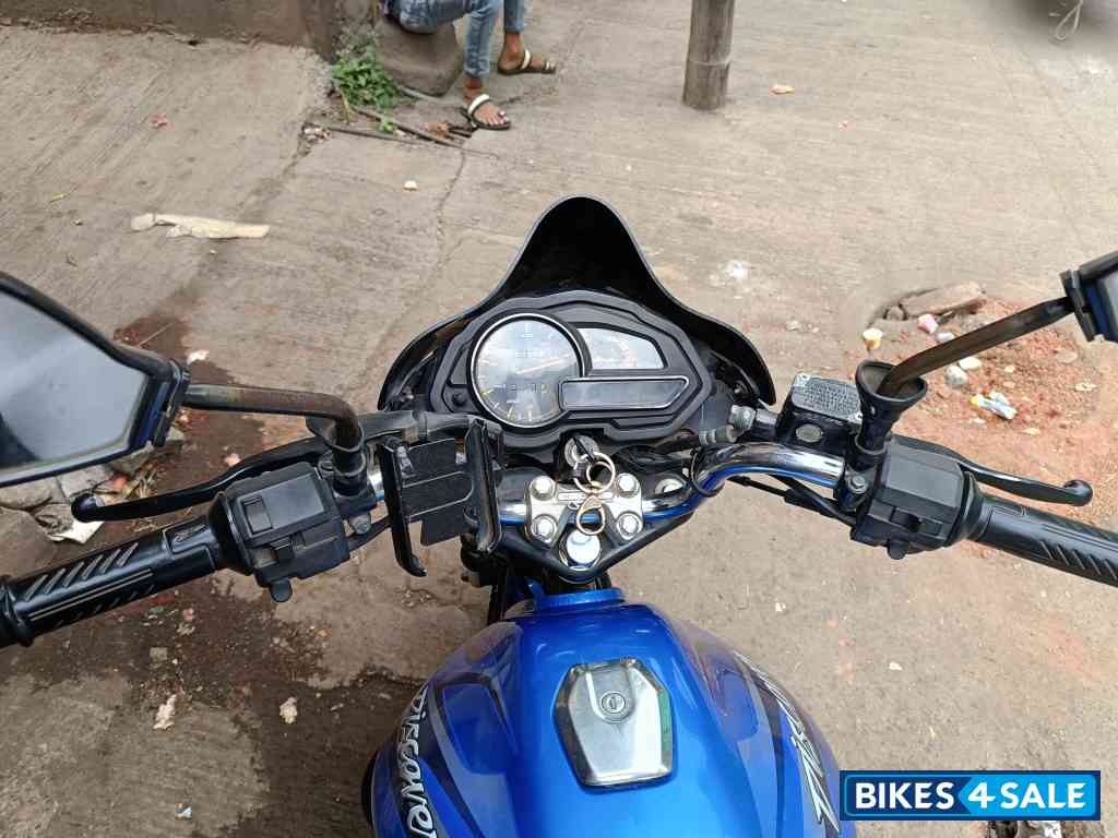 Blue Bajaj Discover 125 ST Blue Bajaj Discover 125 ST