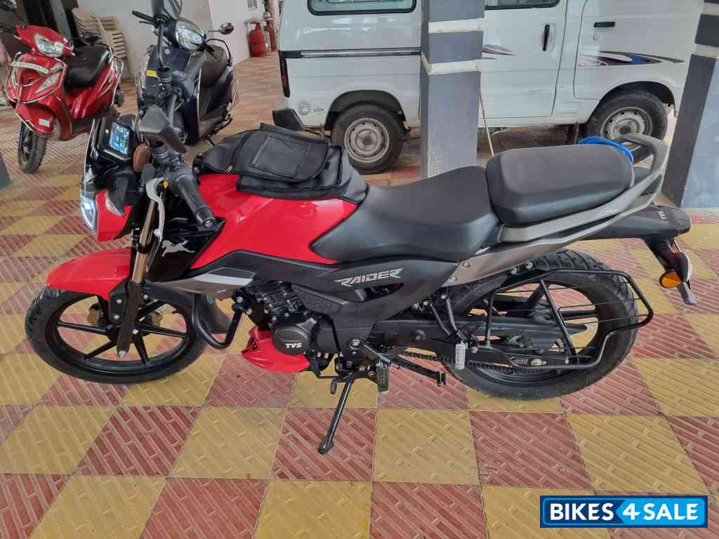 TVS Raider Split Seat