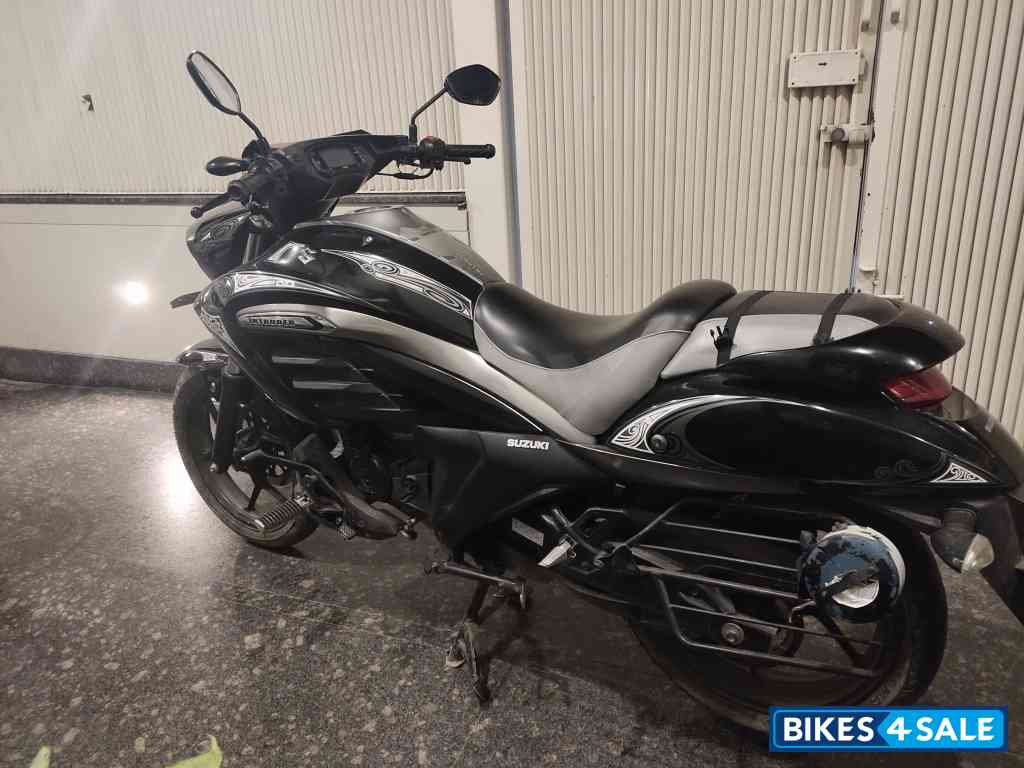 Black Suzuki Intruder 150 Black Suzuki Intruder 150