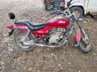Red Bajaj Avenger 200 DTS-i
