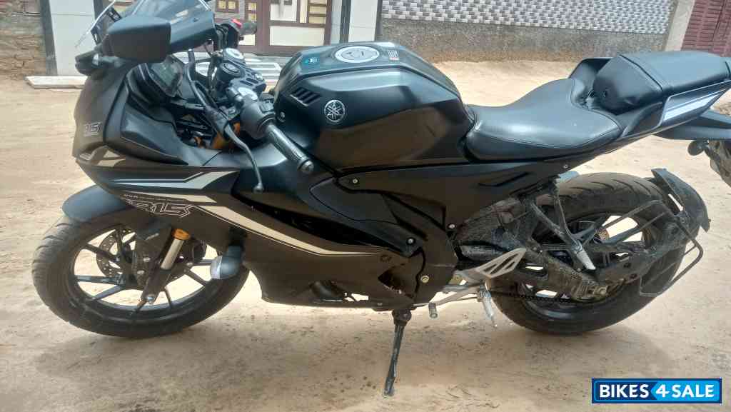 Yamaha R15 V4