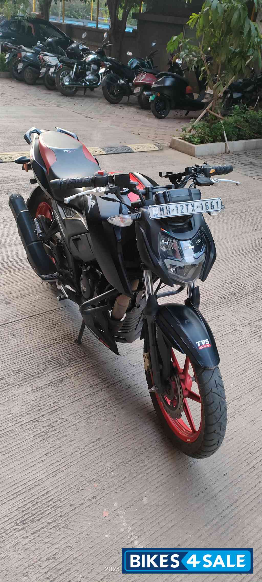 Black Red TVS Apache RTR 160 4V Special Edition Black Red TVS Apache RTR 160 4V Special Edition