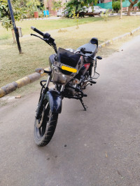 Bajaj V15