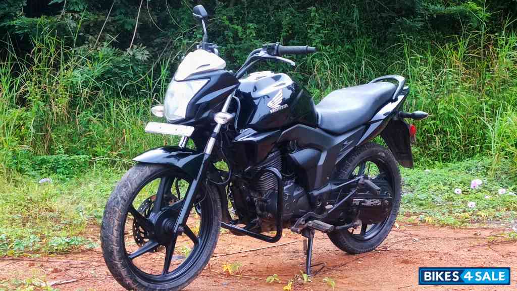 Black Honda CB Trigger Black Honda CB Trigger