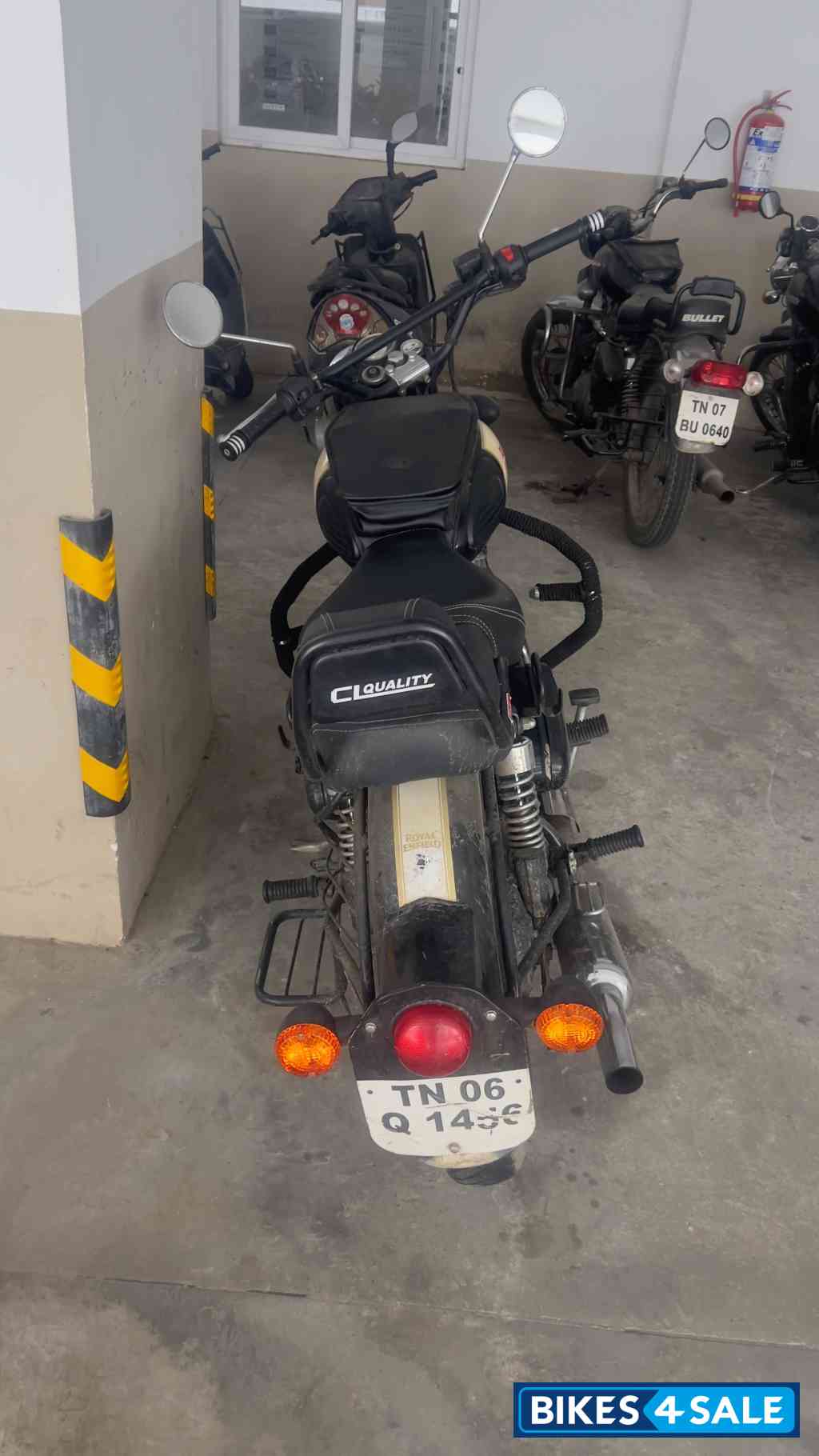 Black Royal Enfield Classic 500 Black Royal Enfield Classic 500