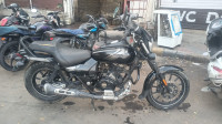 Metallic Black Bajaj Avenger Street 160