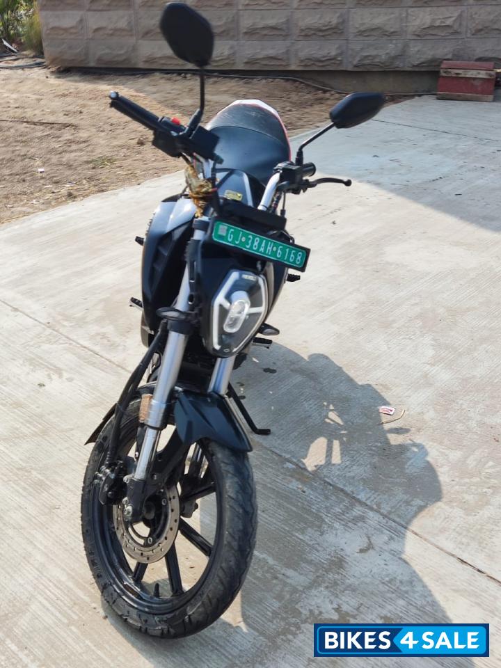 Cosmic Black Revolt RV 400 Cosmic Black Revolt RV 400