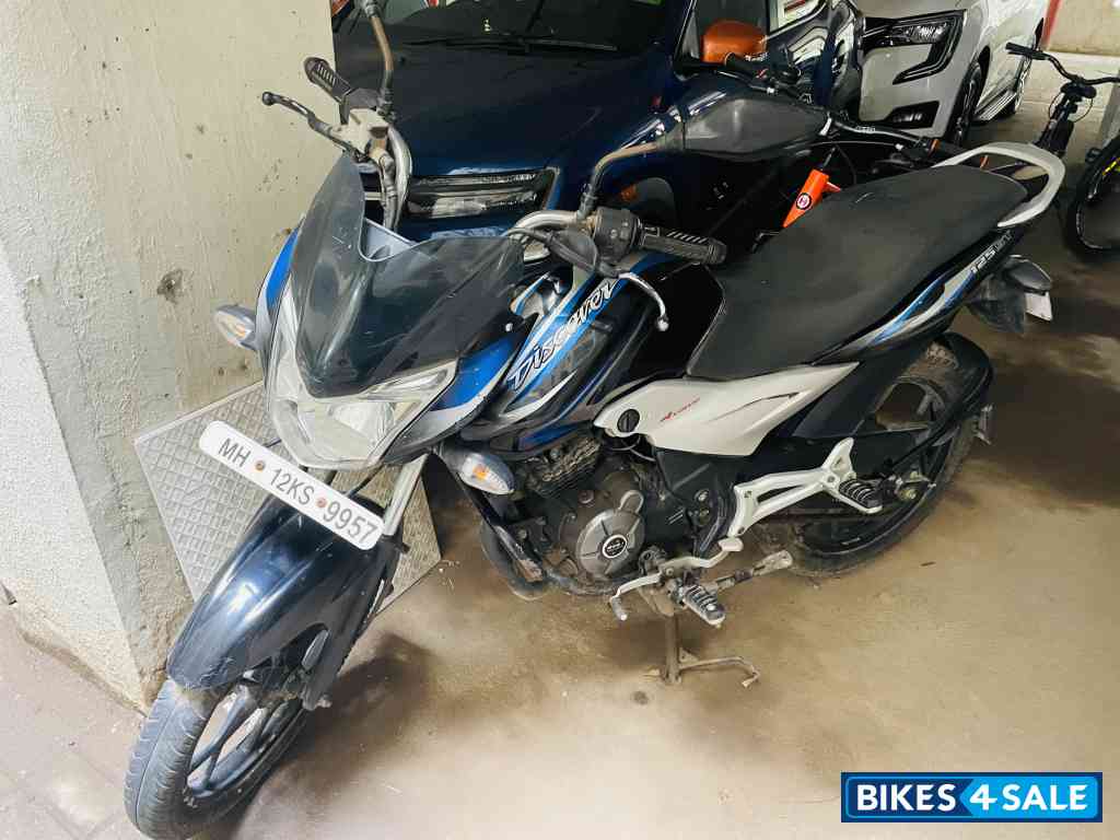 Black Blue Bajaj Discover 125 ST Black Blue Bajaj Discover 125 ST