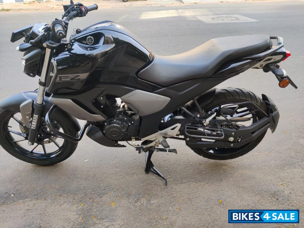 Black Yamaha FZ Black Yamaha FZ