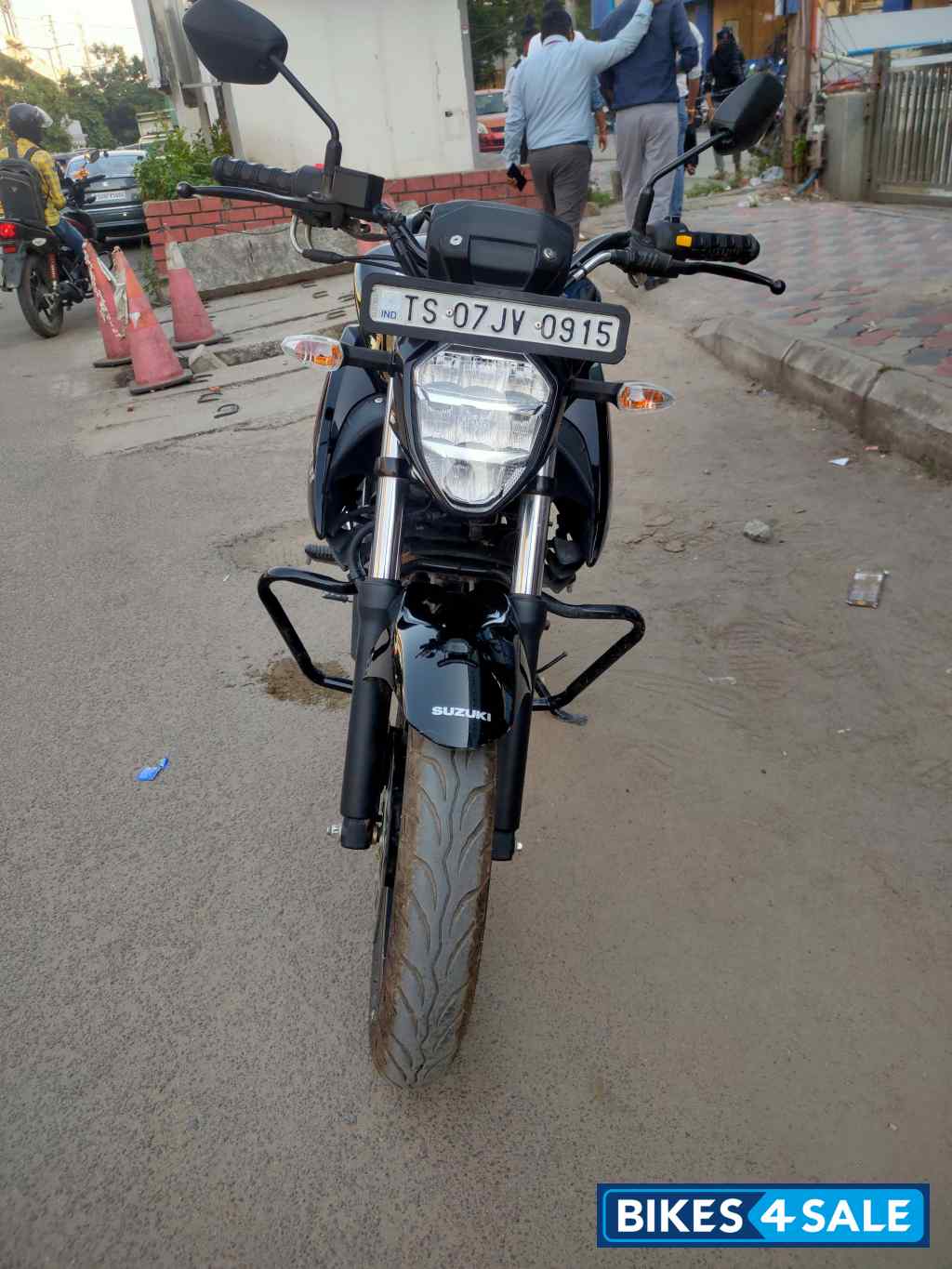 Black Suzuki Gixxer 150 Black Suzuki Gixxer 150