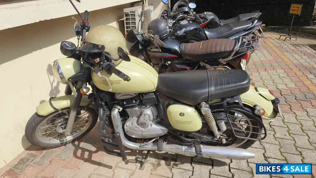 Jawa 42 Bobber Dual Channel ABS Jawa 42 Bobber Dual Channel ABS