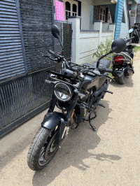 Black Husqvarna Svartpilen 250 2022