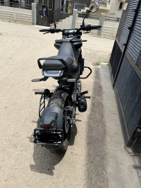 Black Husqvarna Svartpilen 250 2022