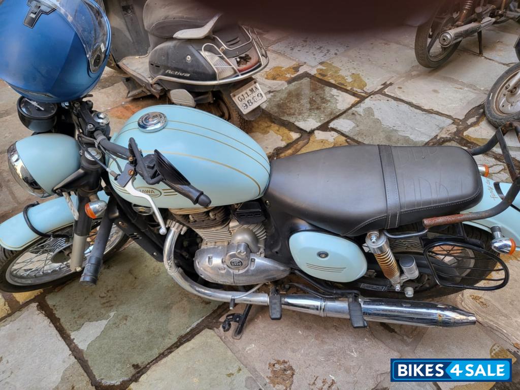 Jawa forty two BS6 Jawa forty two BS6