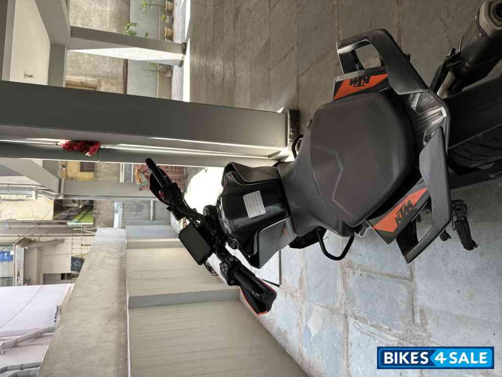 Black KTM Duke 390 Black KTM Duke 390