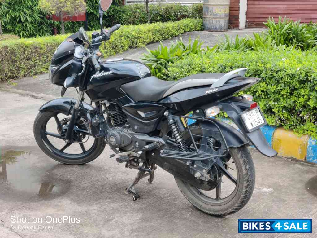 Black Bajaj Pulsar 150 Neon