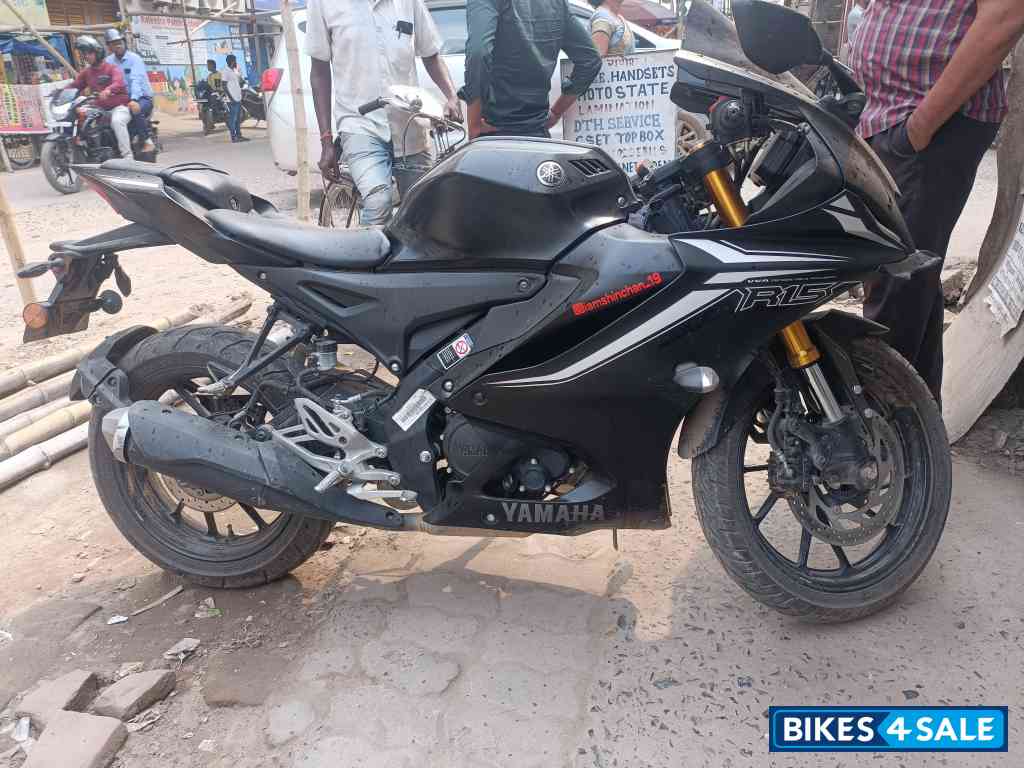 Yamaha R15 V4