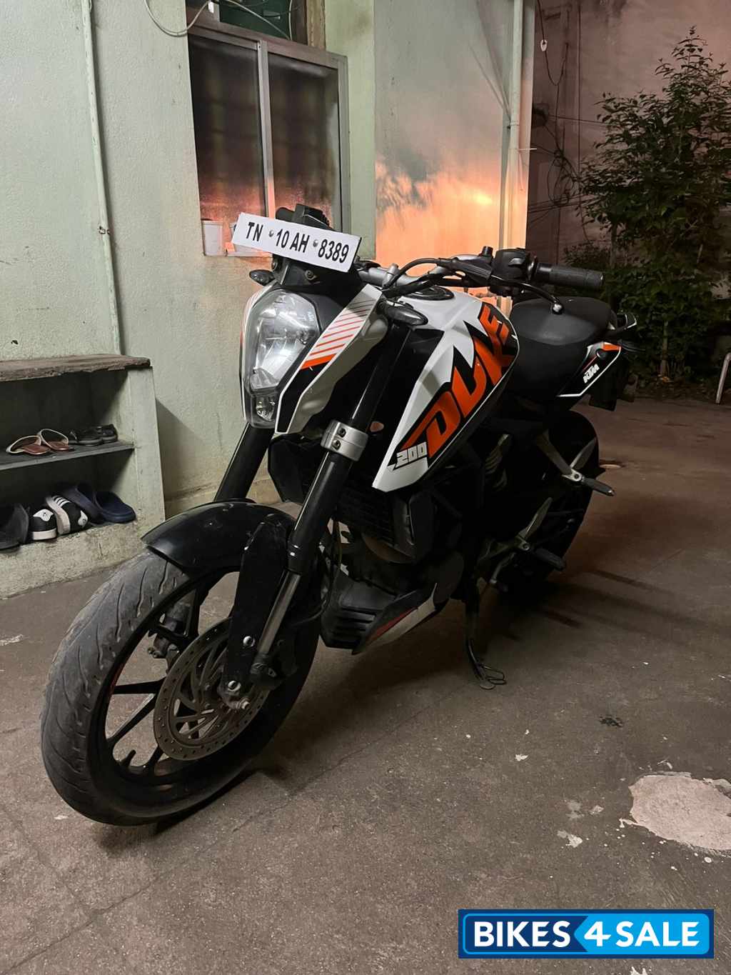 White / Orange KTM Duke 200